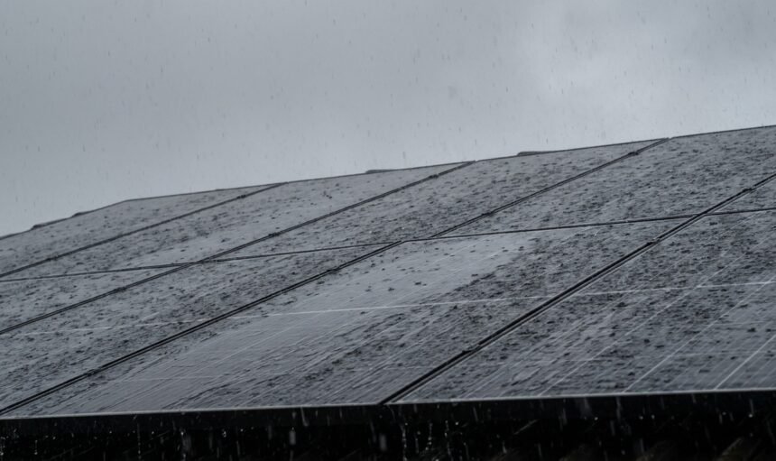 rain affect solar panels
