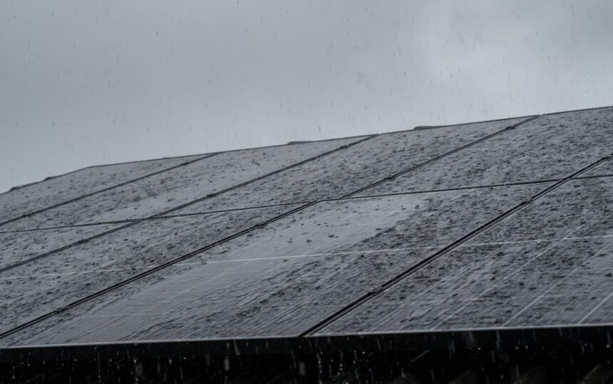 rain affect solar panels